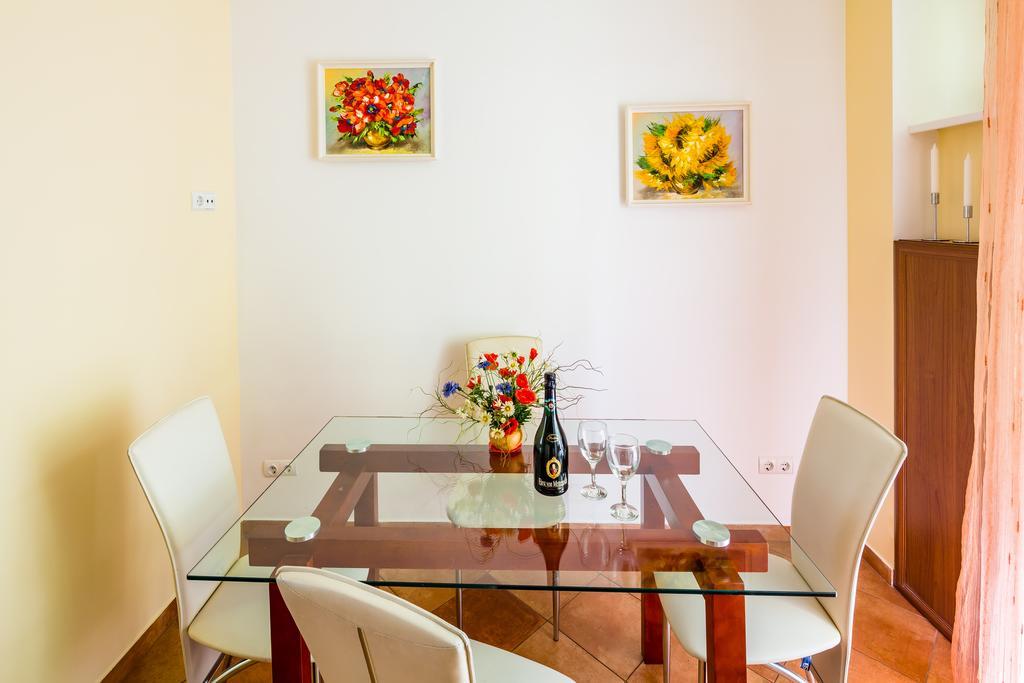 Apartment On Arkhipenka With Panorama View Liov Exterior foto